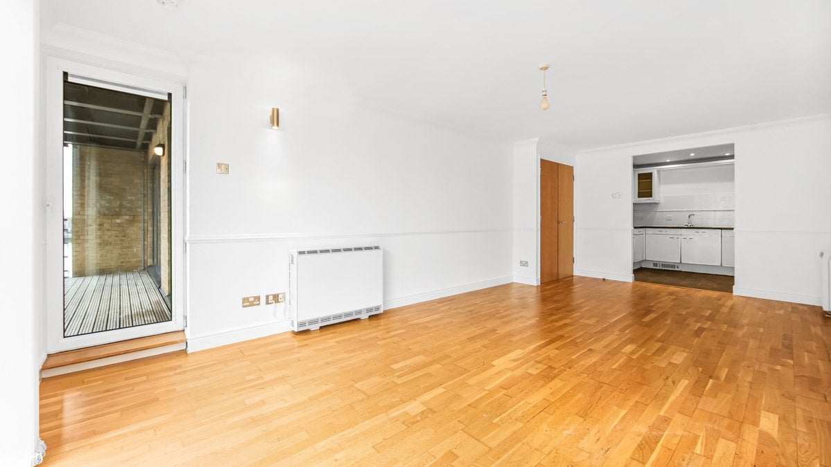 Flat Glaisher Street in Greater London