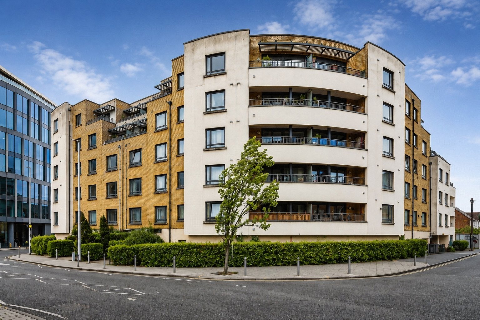 Flat Walton Road in Woking