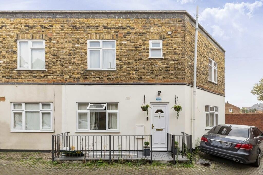House High Road in Greater London