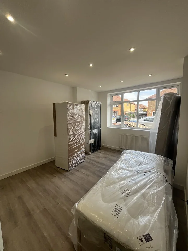 Room Brookfield Road in Greater London