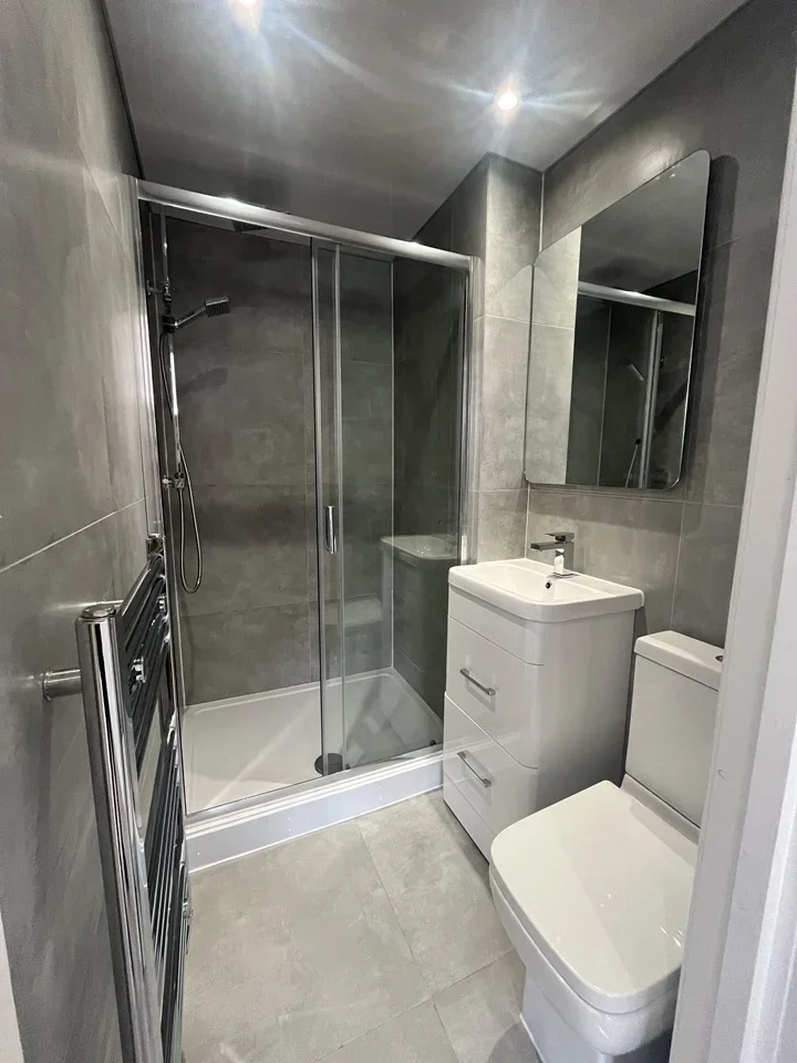 Room Brookfield Road in Greater London