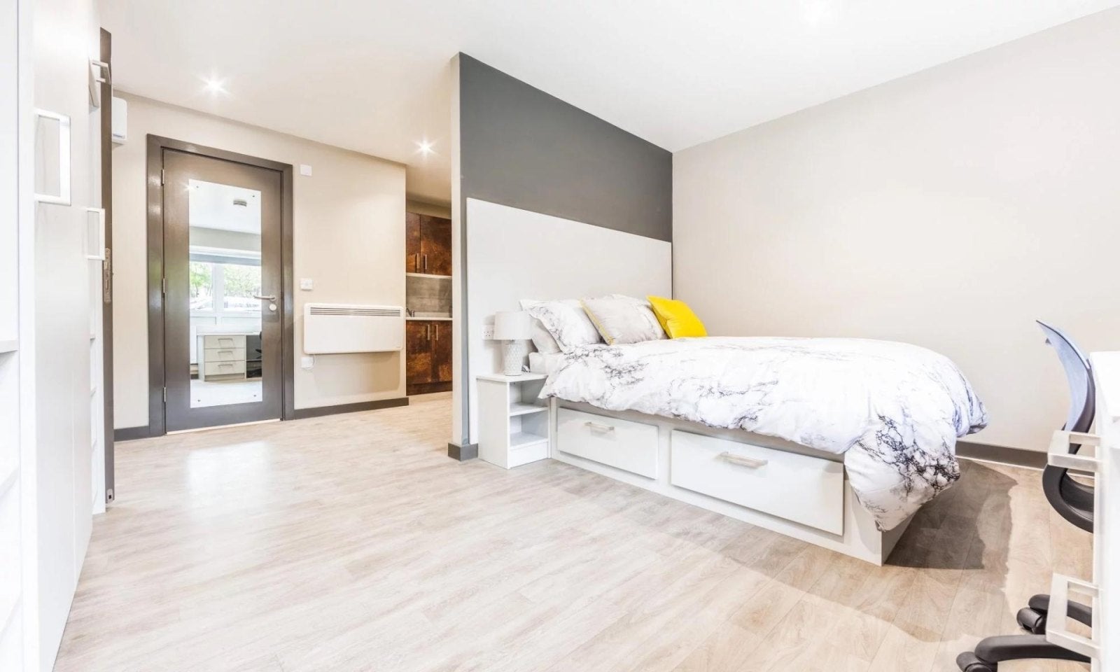 Flat Falconar Street in Newcastle upon Tyne