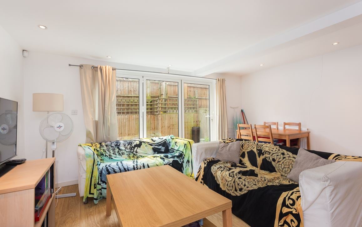 Flat Kildoran Road in Greater London