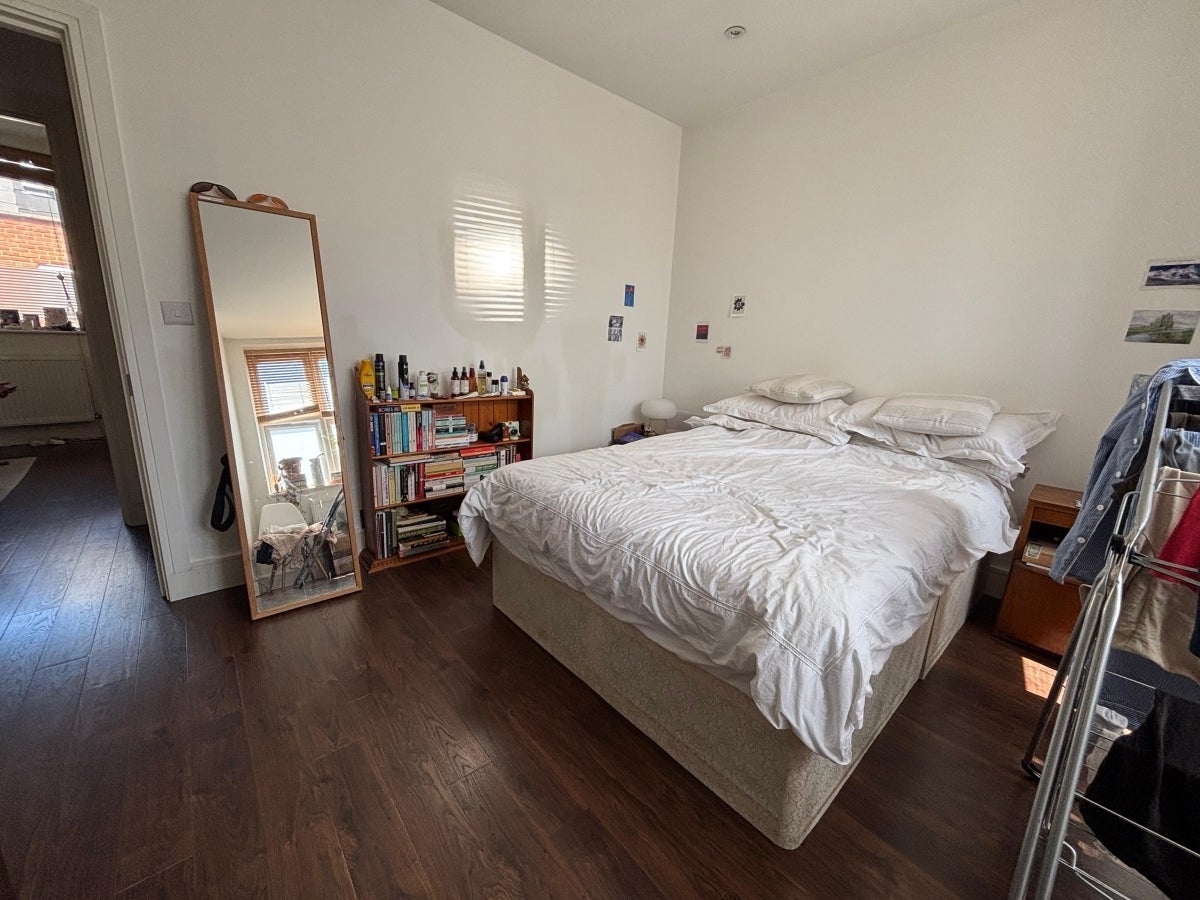 Flat Coleridge Road in Greater London