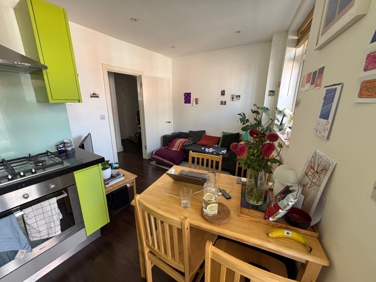 Flat Coleridge Road in Greater London
