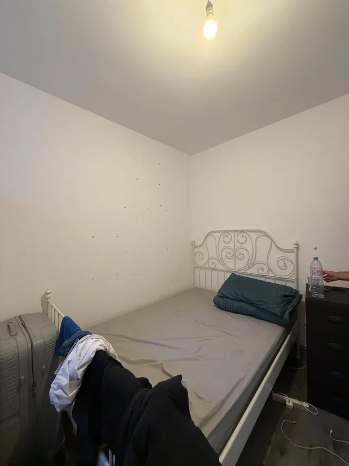 Room Erskine Road in Greater London