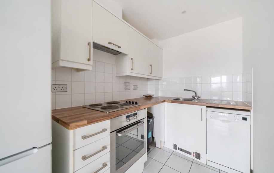 Flat Wooldridge Close in London