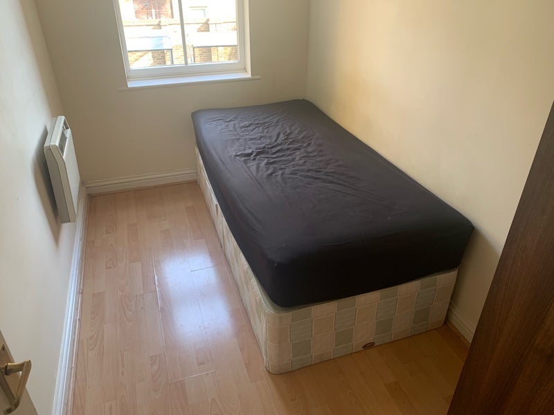 Room Wood's Road in Greater London