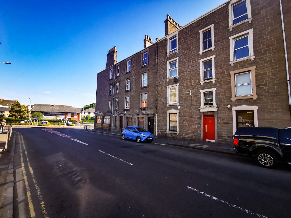 Room Strathmartine Road in Dundee
