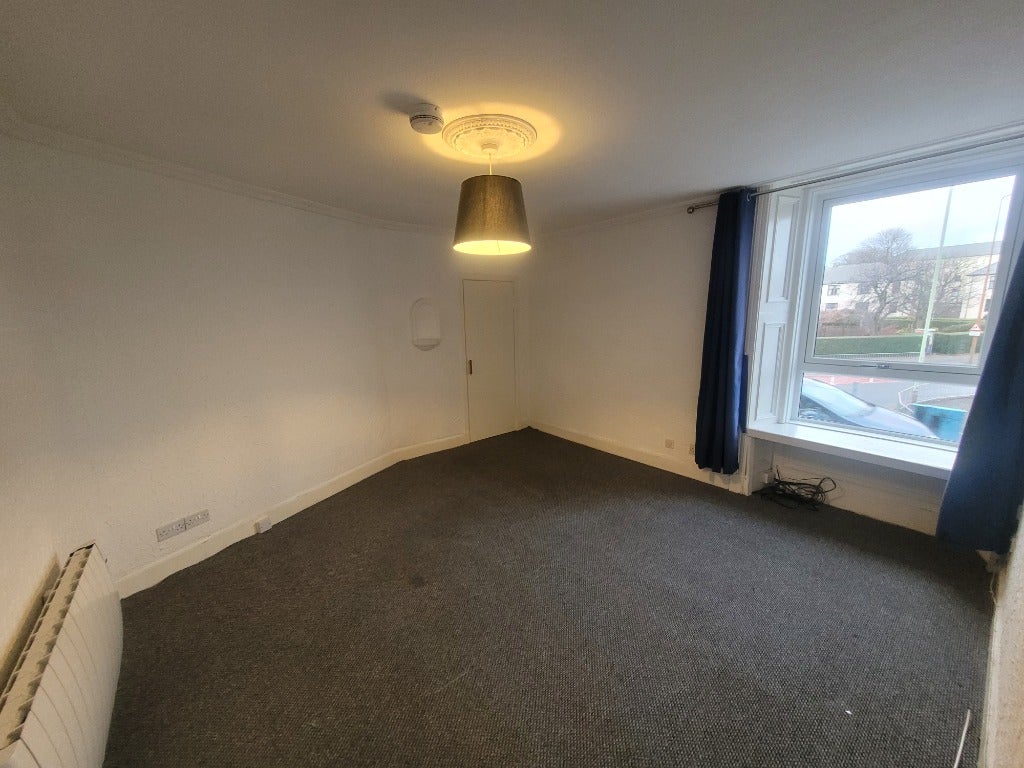 Room Strathmartine Road in Dundee