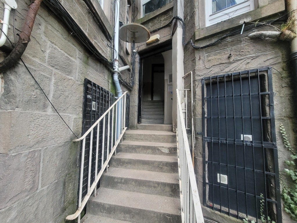 Room Strathmartine Road in Dundee