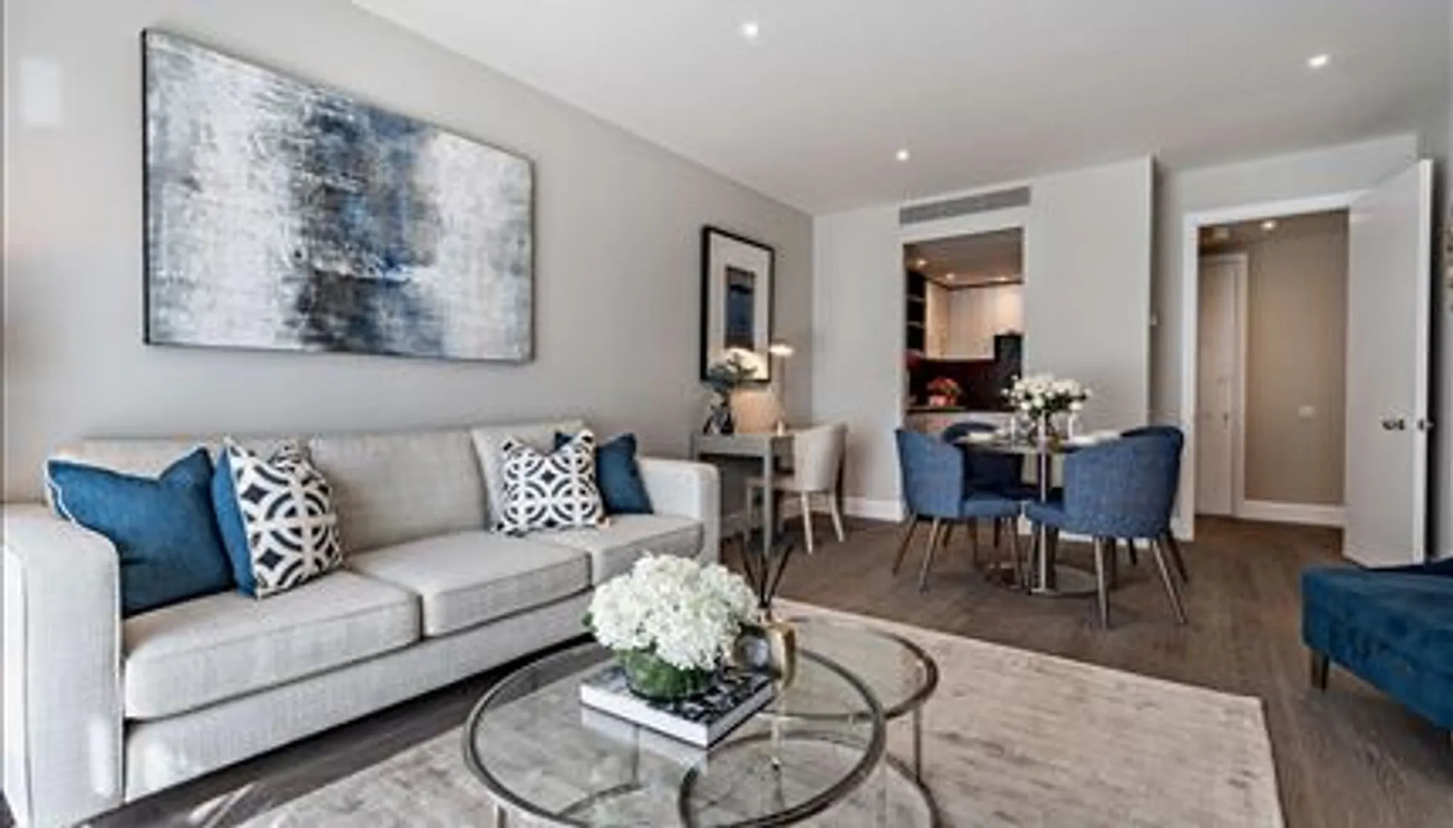 Flat Westferry Circus in Greater London
