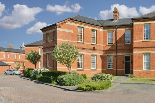 Flat Sandy Mead in Epsom and Ewell