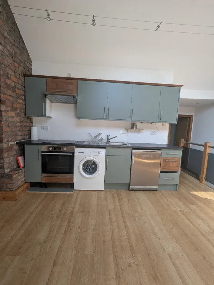 Flat Hugh Oldham Drive in Salford