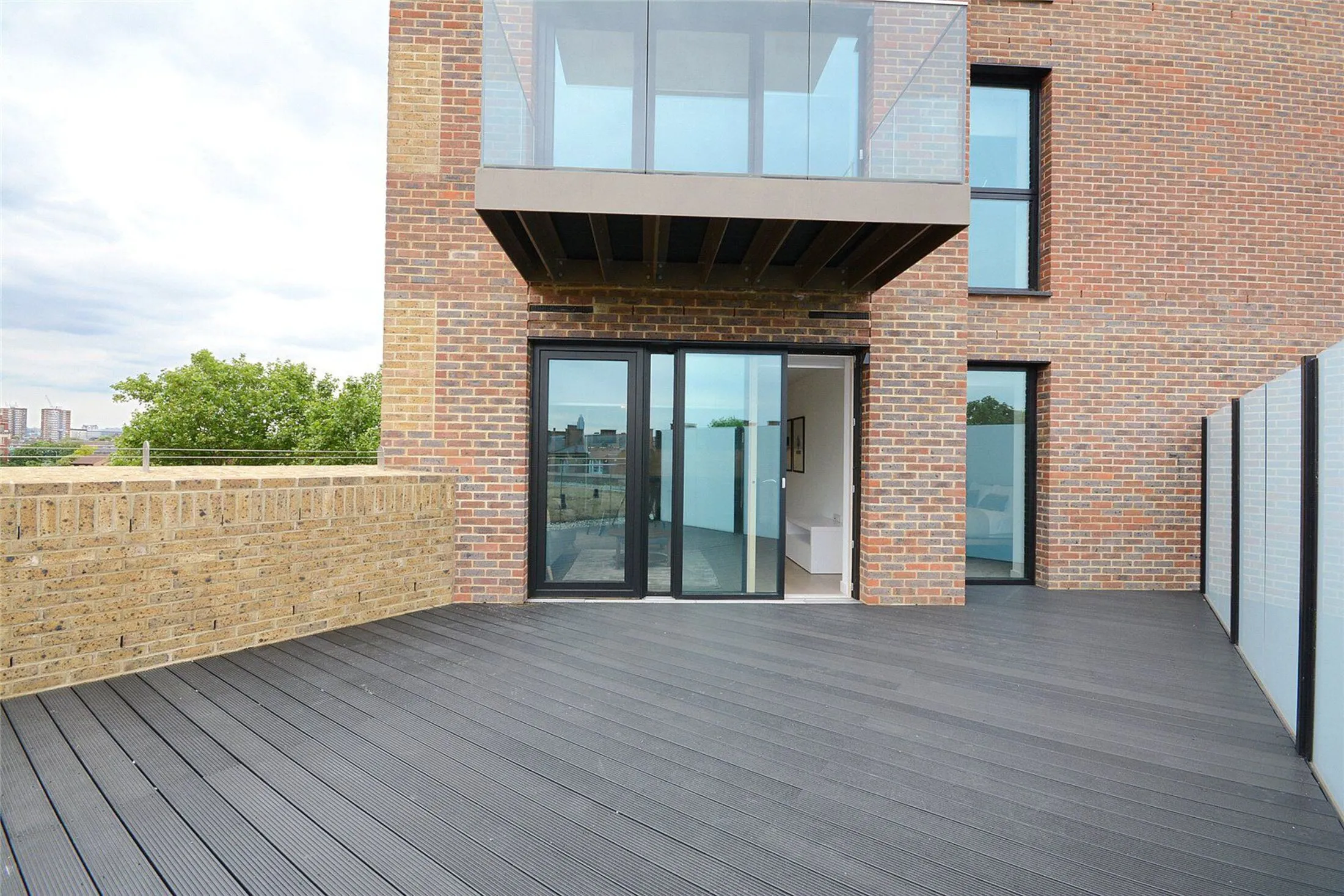 Flat Larcom Street in Greater London