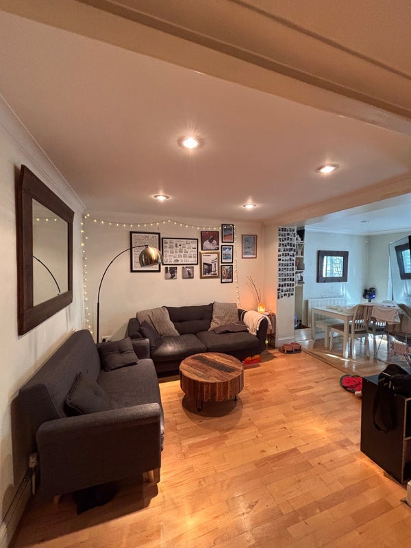 Room Camden Road in Greater London