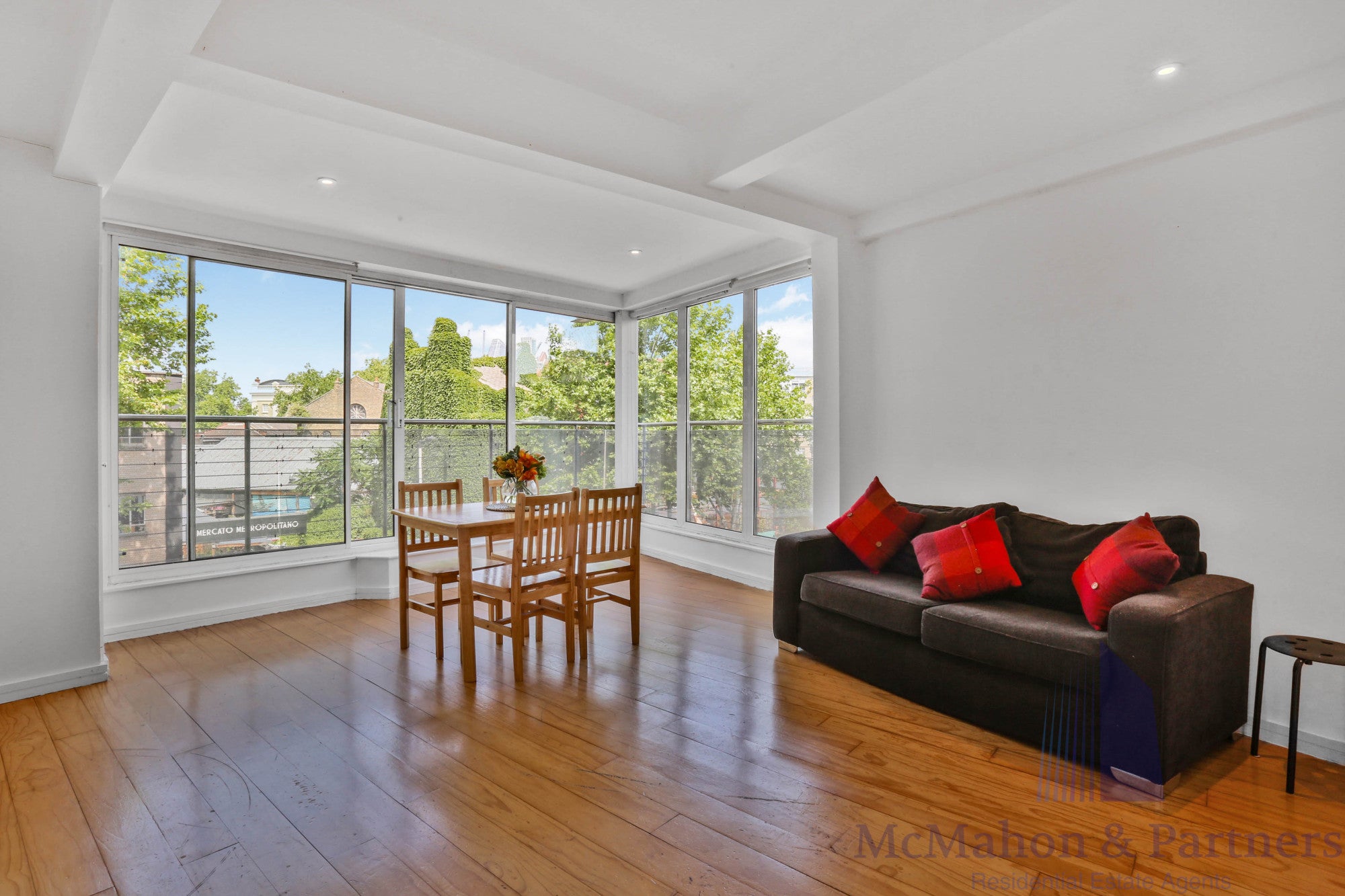 Flat Newington Causeway in London