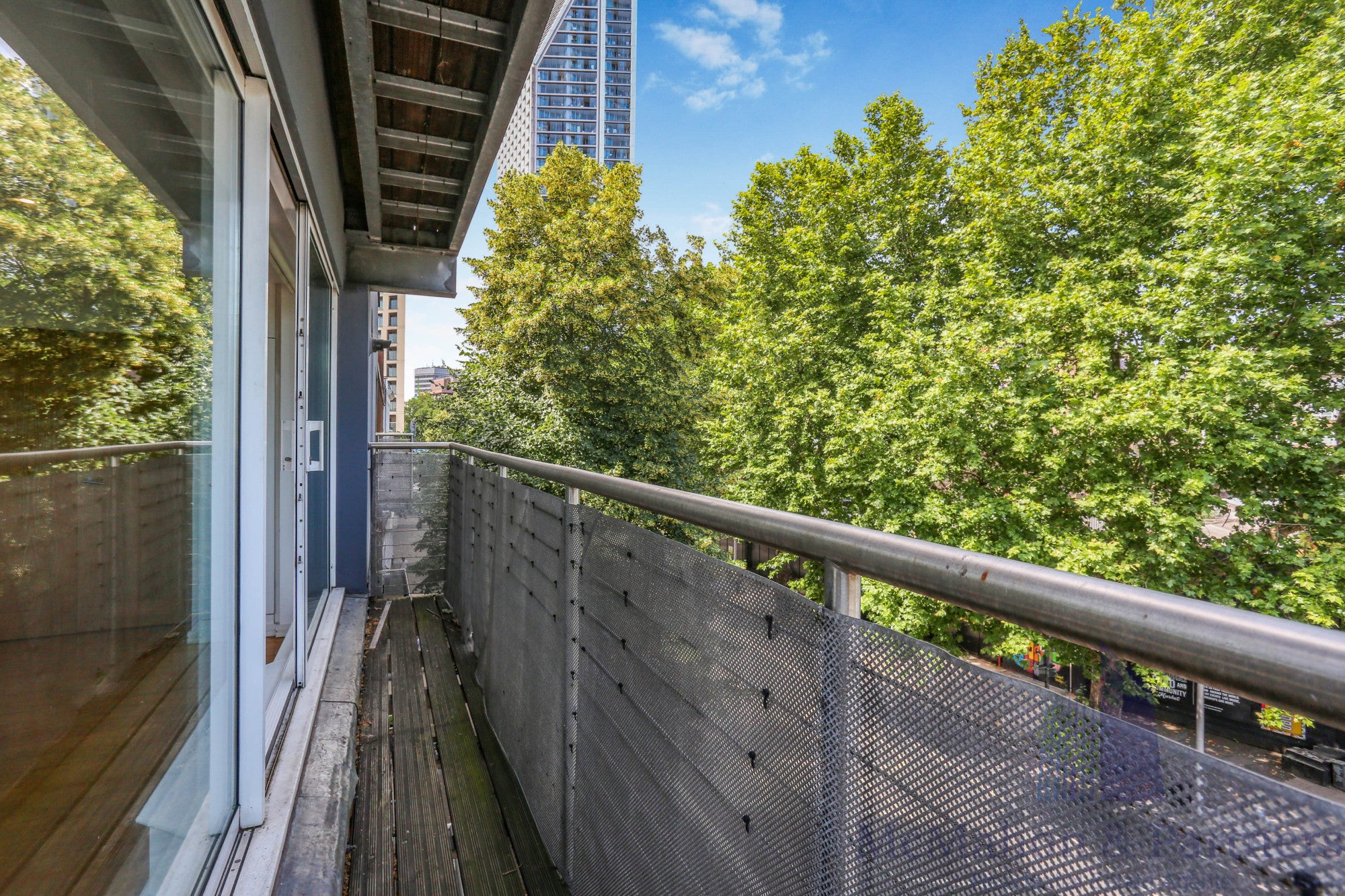 Flat Newington Causeway in London