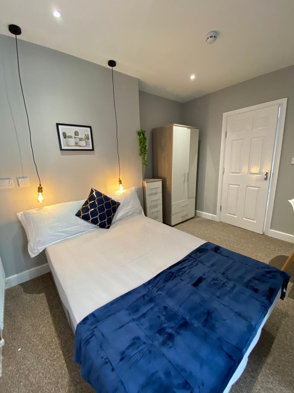 Room Cheviot Road in Slough