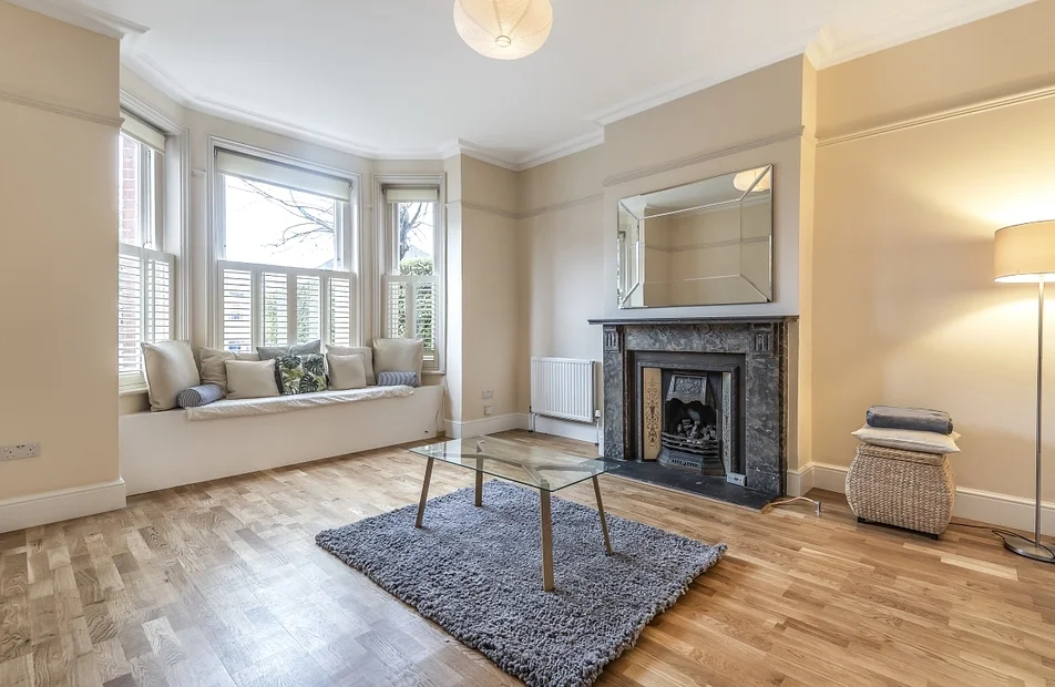 Flat Upper Tooting Park in Greater London
