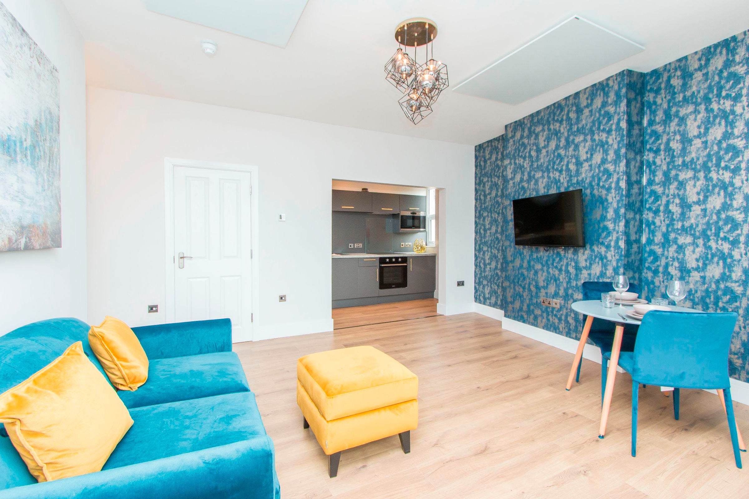 Flat Coldharbour Road in Bristol