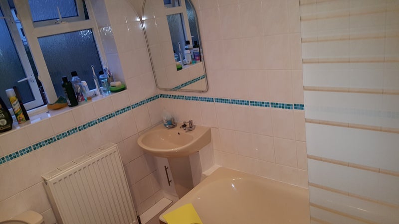 Room Thirlmere Avenue in Slough