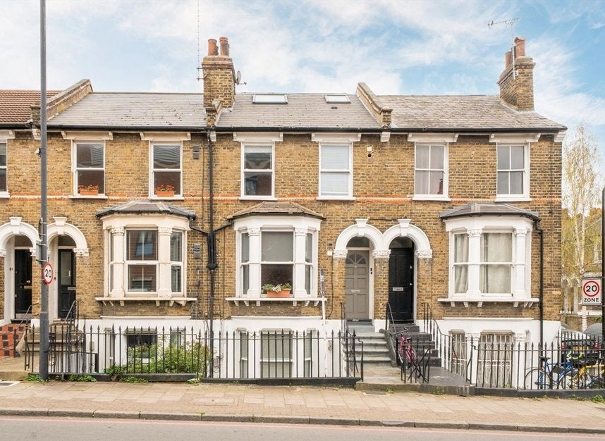 Flat Mabley Street in Greater London