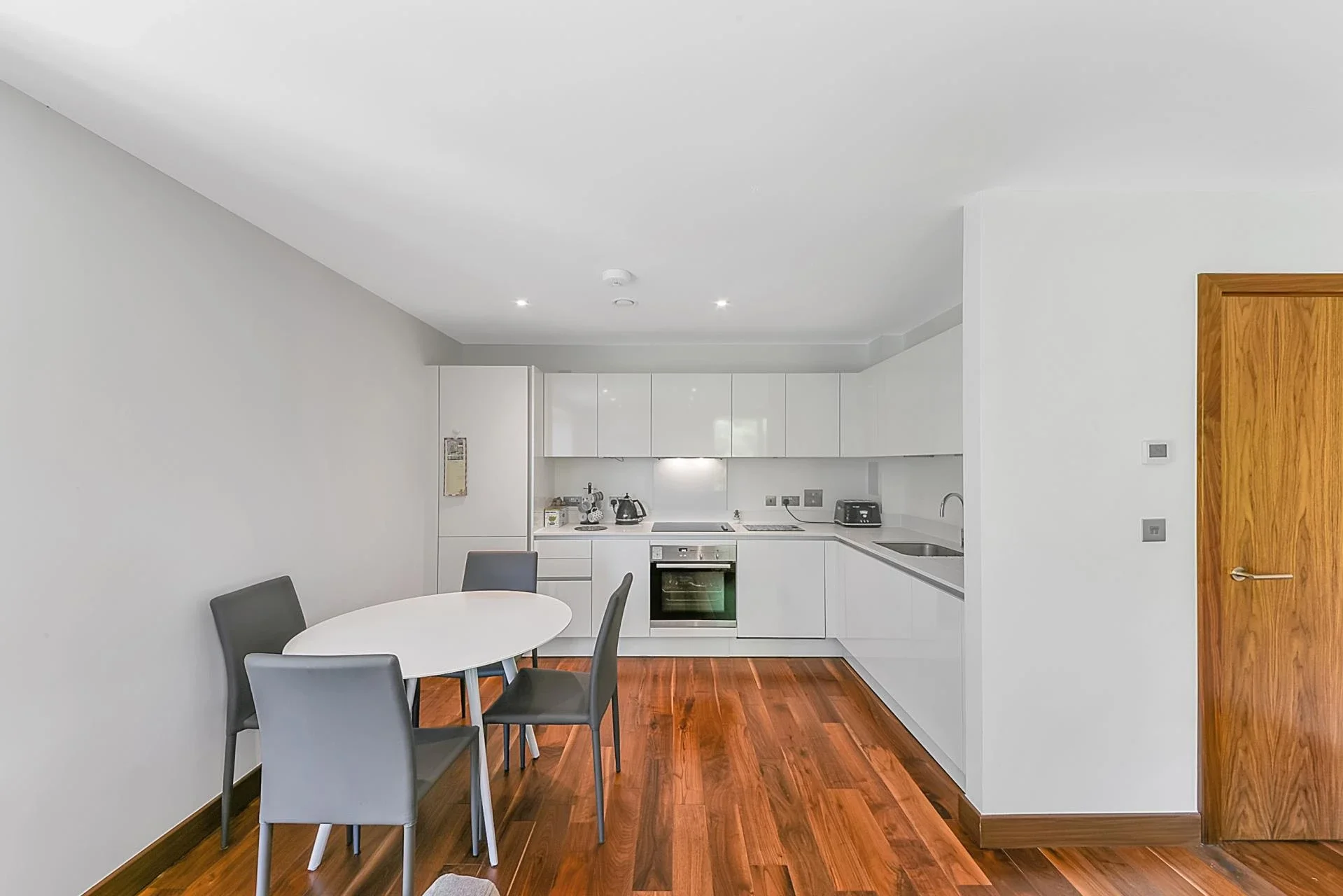 Flat Maygrove Road in Greater London