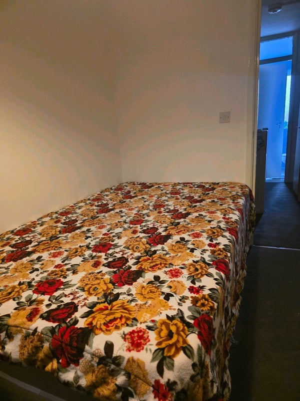 Room Kennedy Close in Greater London