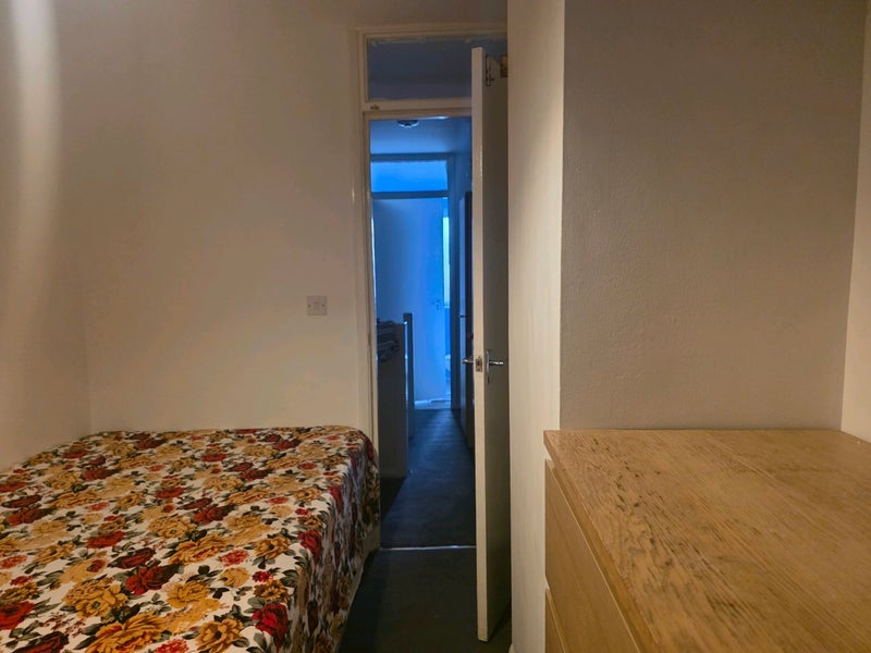 Room Kennedy Close in Greater London