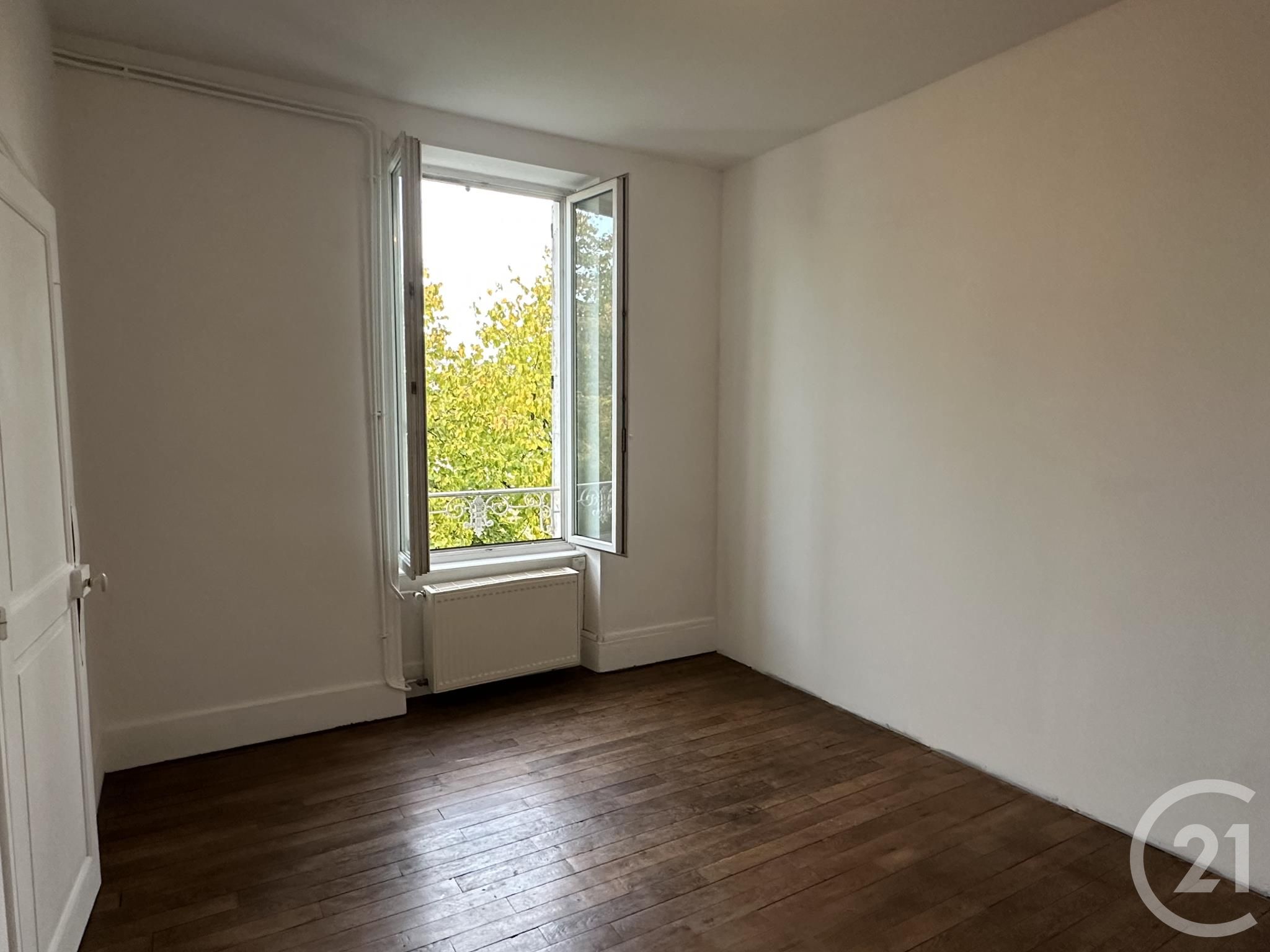 Appartement Rue Du Pressoir à Châteauneuf-Val-de-Bargis