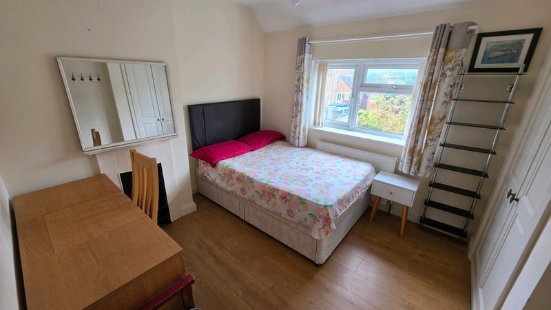 Room Bradstone Road in Bristol