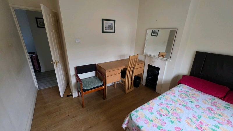 Room Bradstone Road in Bristol