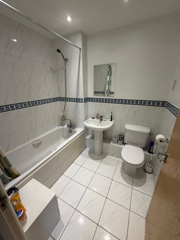 Room Charles Haller Street in Greater London