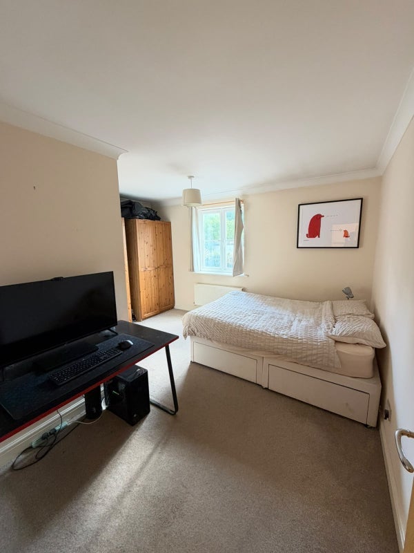 Room Charles Haller Street in Greater London