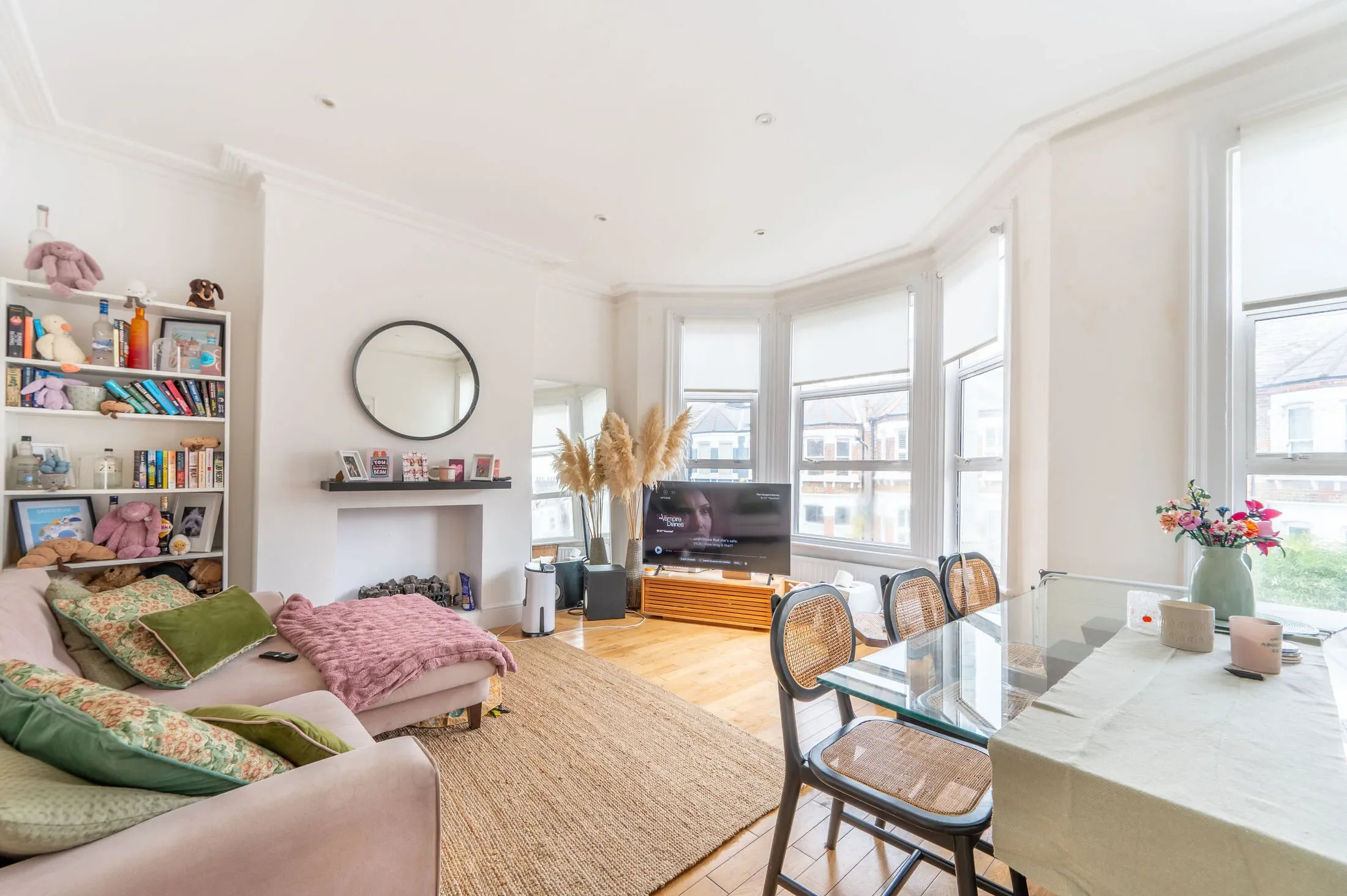 Flat Bathurst Gardens in Greater London