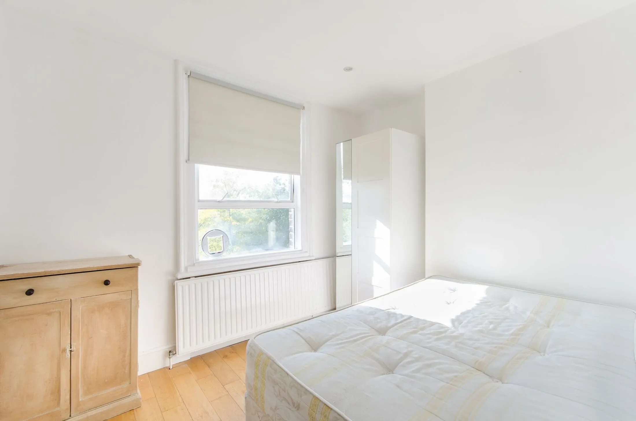 Flat Bathurst Gardens in Greater London