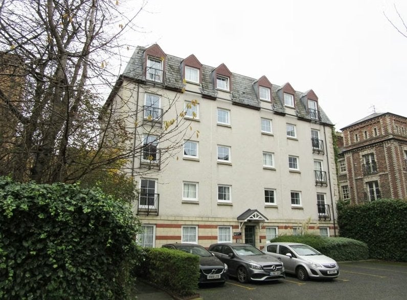 Flat Rosemount Buildings in City of Edinburgh