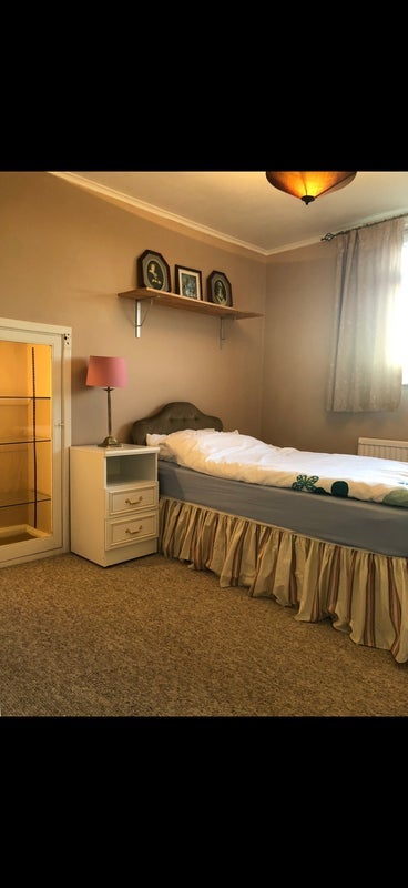 Room Desborough Road in Huntingdonshire