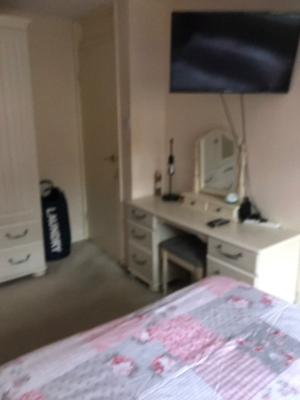 Room Dampier Walk in Crawley