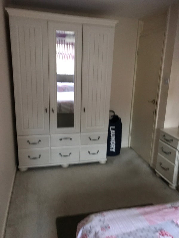 Room Dampier Walk in Crawley