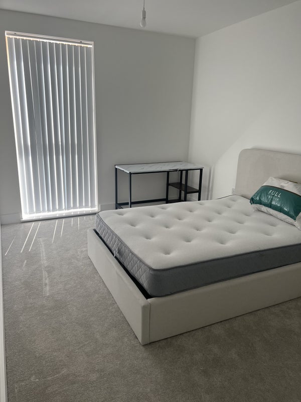 Room Harrow Manorway in Greater London