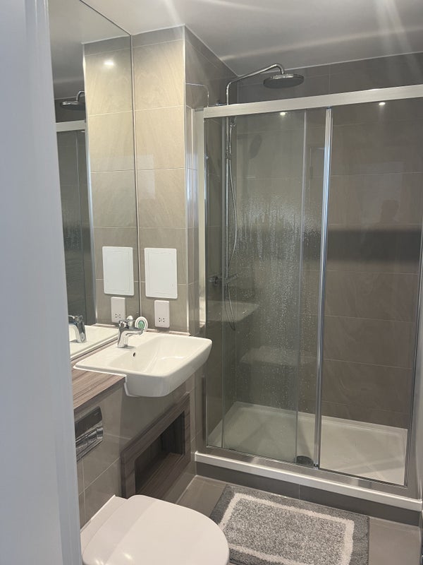 Room Harrow Manorway in Greater London
