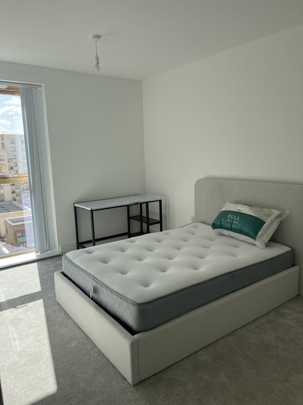 Room Harrow Manorway in Greater London