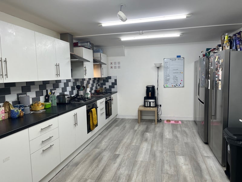 Room Bream Street in Greater London