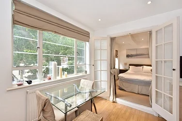 Flat Sloane Avenue in Greater London
