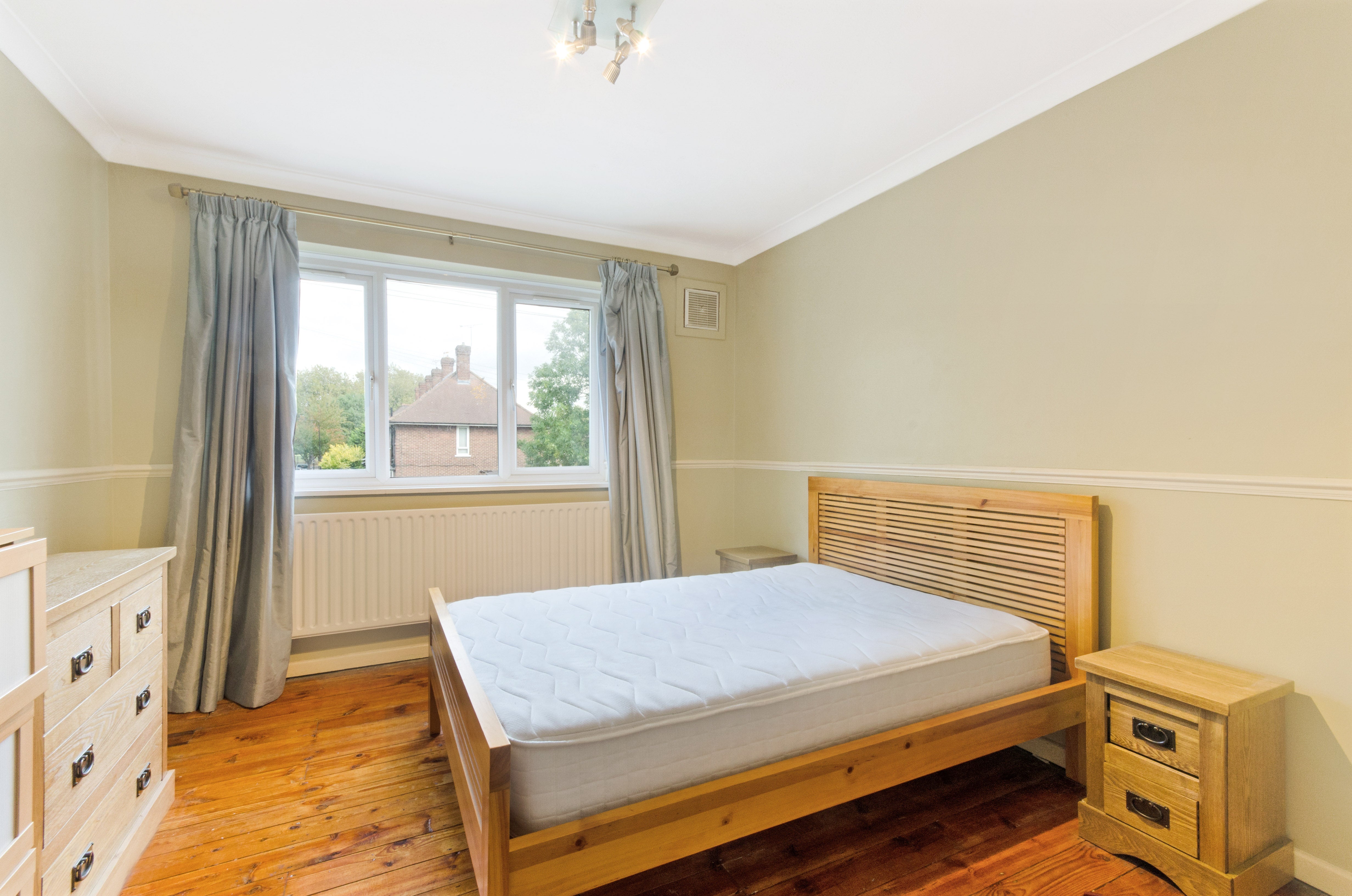 House Tarling Road in Greater London