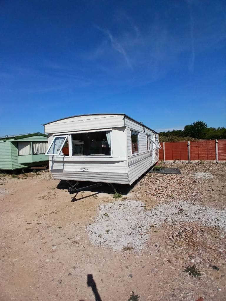 Flat Sutton Road in South Derbyshire