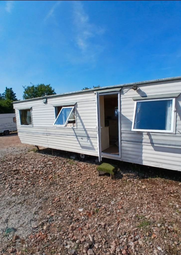 Flat Sutton Road in South Derbyshire