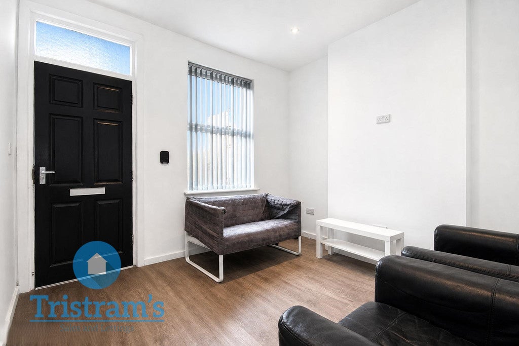 Room Russell Road in Nottingham